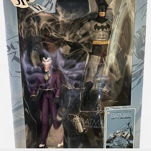 Batman The Long Halloween Collectors Set Action Figures & Graphic Novel Comic
